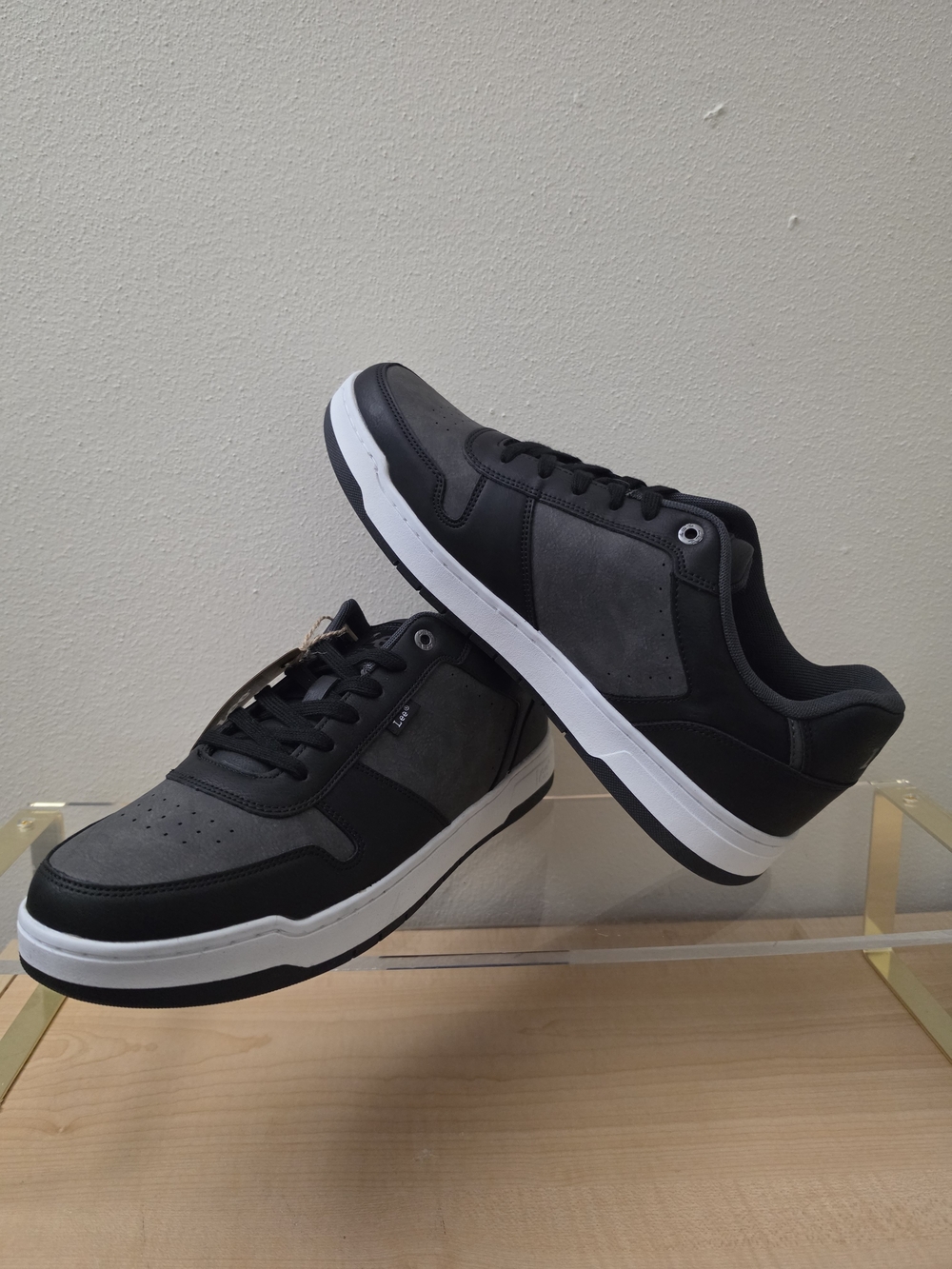 Lee Men's Gray and Black Low-Top Sneakers